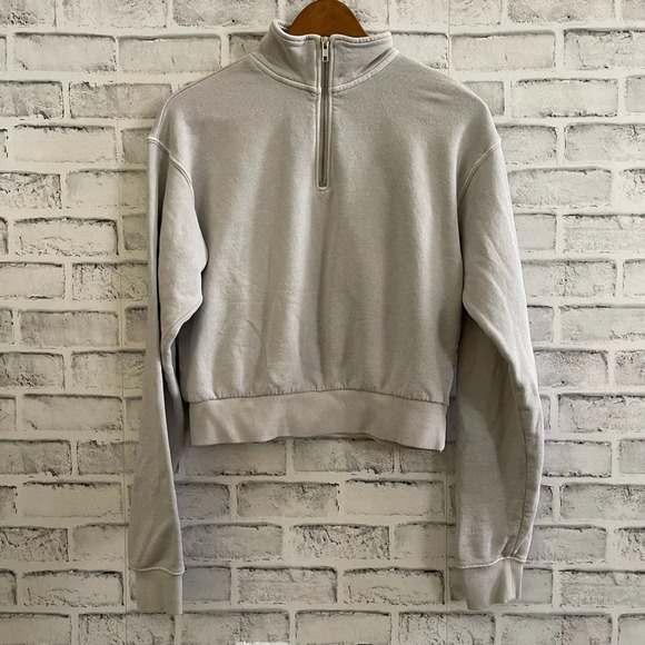 wild fable Tops - Women’s Wild Fable light gray waist length 1/4 zip sweatshirt Size Small